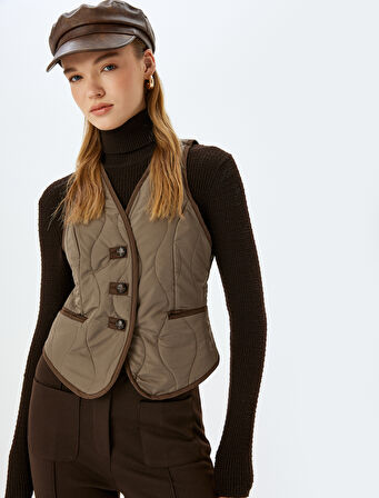 Düğmeli Cep Detaylı Biyeli Kolsuz V Yaka Kapitone Yelek