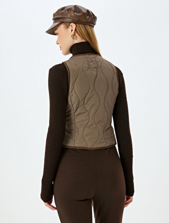 Düğmeli Cep Detaylı Biyeli Kolsuz V Yaka Kapitone Yelek