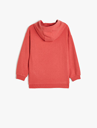 Uzun Kollu Aplike Detaylı Oversize Kapşonlu Sweatshirt 