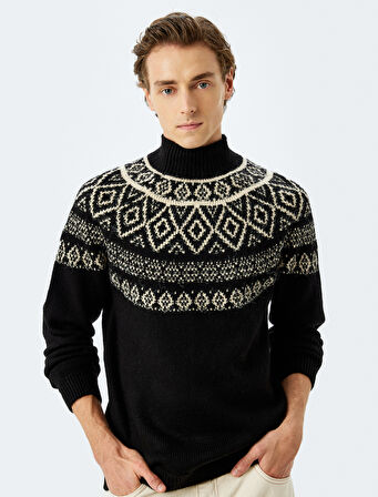 Dik Yaka Desenli Triko Kazak