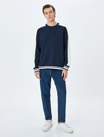 Kontrast Detaylı Bisiklet Yaka Oversize Sweatshirt