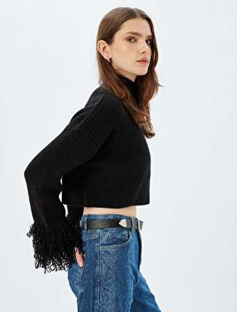 Koton X Zeynep Bastık - Püsküllü Crop Triko Kazak Balıkçı Yaka Uzun Kollu