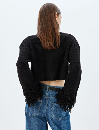 Koton X Zeynep Bastık - Püsküllü Crop Triko Kazak Balıkçı Yaka Uzun Kollu