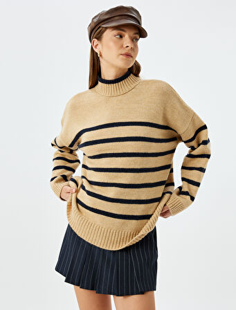 Uzun Kollu Dik Yaka Oversize Kazak