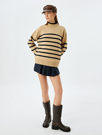 Uzun Kollu Dik Yaka Oversize Kazak