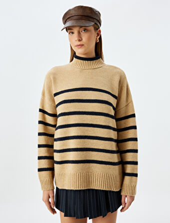 Uzun Kollu Dik Yaka Oversize Kazak