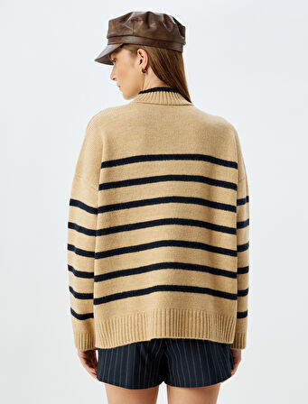 Uzun Kollu Dik Yaka Oversize Kazak