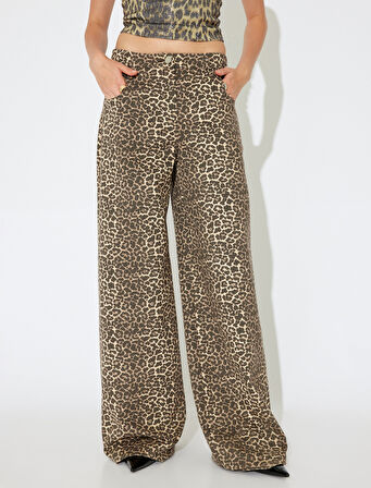 Koton X İnji - Geniş Uzun Paça Normal Bel Düğmeli Cepli Pamuklu Leopar Pantolon