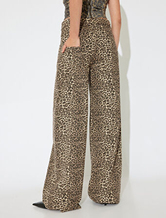 Koton X İnji - Geniş Uzun Paça Normal Bel Düğmeli Cepli Pamuklu Leopar Pantolon
