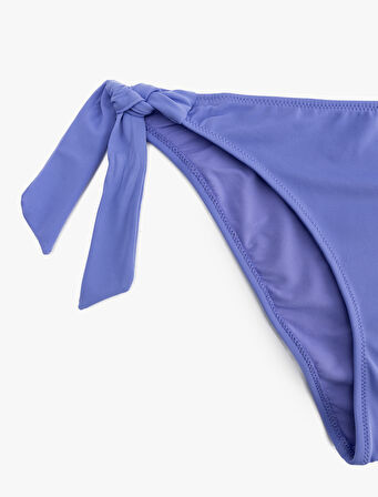 Astarlı Fiyonklu Yanları Bağlama Detaylı Bikini Altı