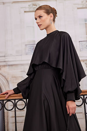 Pelerinli Elbise Siyah