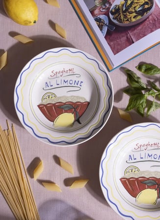 The Mia ITL Yemek Tabağı 2li Set 22 cm Çok Renkli Yazı Baskılı Seramik Yemek Tabağı