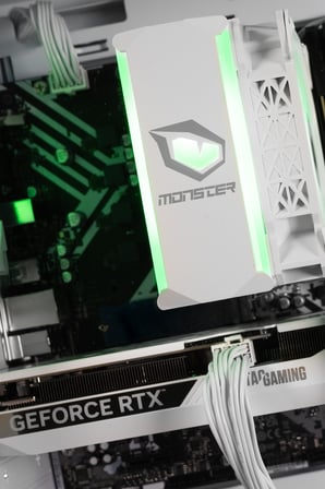 Monster Tulpar TD3 V3.4.2 Intel Core Ultra 5 225F H810 Anakart 16 GB RAM 1 TB SSD RTX 5060 FreeDOS Masaüstü Oyun Bilgisayarı - Beyaz