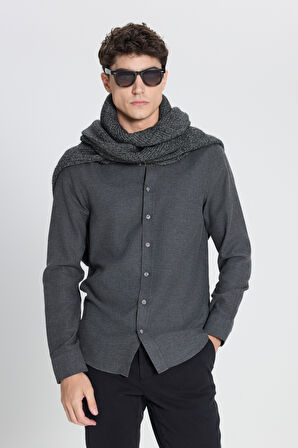 Pamuklu Flanel Slim Fit Dar Kesim Düğmeli Yaka Armürlü Gömlek