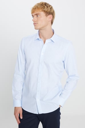 Ütü Gerektirmeyen %100 Pamuk Slim Fit Klasik Yaka Gömlek
