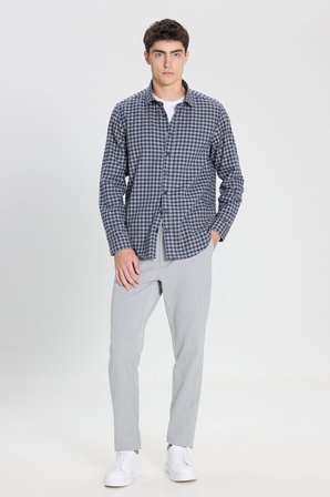 %100 Pamuk Slim Fit Dar Kesim Düğmeli Yaka Kareli Flanel Gömlek
