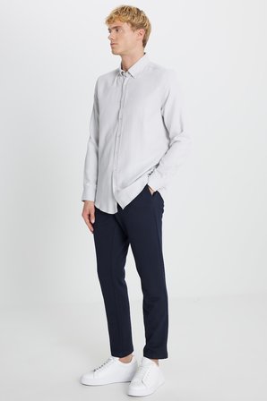 Pamuklu Slim Fit Dar Kesim Düğmeli Yaka Armürlü Gömlek