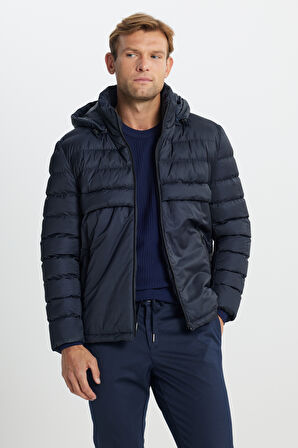 Standart Fit Normal Kesim Çıkma Kapüşon Dik Yaka Yan Cepli Mont