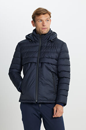 Standart Fit Normal Kesim Çıkma Kapüşon Dik Yaka Yan Cepli Mont