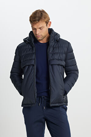 Standart Fit Normal Kesim Çıkma Kapüşon Dik Yaka Yan Cepli Mont