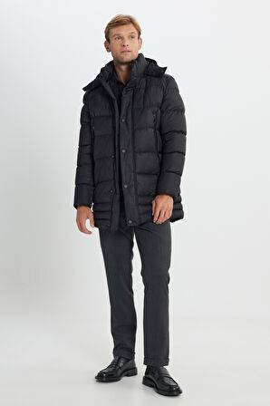 Standart Fit Normal Kesim Çıkma Kapüşonlu Dik Yaka Yan Cepli Kaban