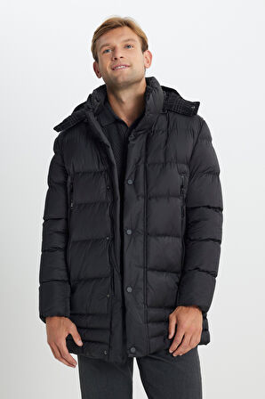 Standart Fit Normal Kesim Çıkma Kapüşonlu Dik Yaka Yan Cepli Kaban