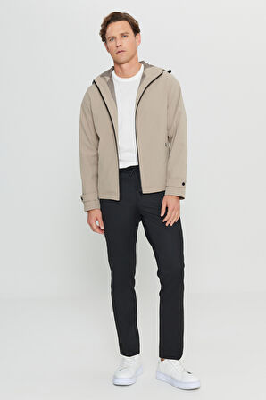 Softshell Standart Fit Normal Kesim Kapüşonlu Cepli Mont