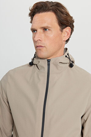 Softshell Standart Fit Normal Kesim Kapüşonlu Cepli Mont