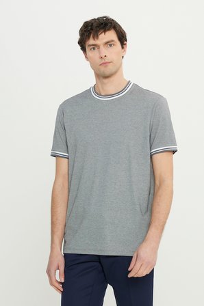 Pamuklu Slim Fit Dar Kesim Bisiklet Yaka Tişört