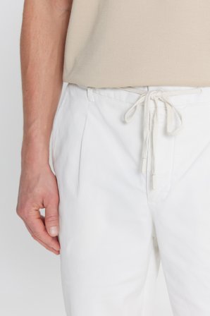 Pamuklu Slim Fit Beli Bağlamalı Yan Cepli Esnek Şort