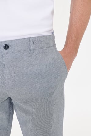 Slim Fit Dar Kesim Yan Cepli Gofre Desenli Esnek Şort