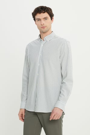 Pamuklu Oxford Comfort Fit Düğmeli Yaka Çizgili Gömlek