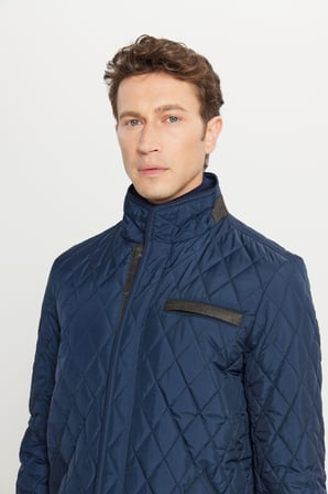 Standart Fit Normal Kesim Dik Yaka Yan Cepli Overcoat