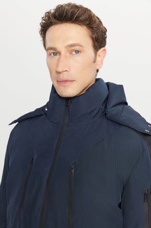 Standart Fit Normal Kesim Kapüşonlu Dik Yaka Yan Cepli Casual Mont