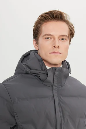 Standart Fit Normal Kesim Kapüşon Yaka Yan Cepli Casual Mont