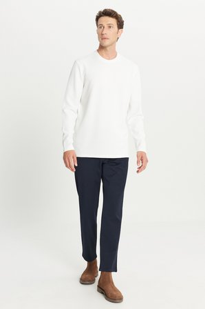Slim Fit Dar Kesim Bisiklet Yaka Jakarlı Uzun Kollu Tişört