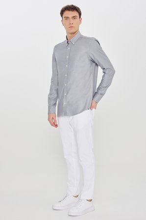 %100 Pamuk Slim Fit Dar Kesim Düğmeli Yaka Diagonal Desenli Armürlü Gömlek