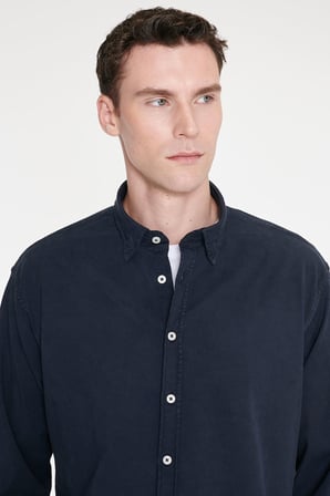 Pamuklu Comfort  Fit Rahat Kesim Gizli Düğme Yaka Gömlek