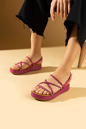 Pembe Potin Hafif Taban Çapraz Bantlı Taş Detaylı Tokalı Kadın Sandalet 64-026-24