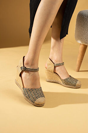 Pembe Potin Nakışlı Hasır Dolgu Taban Önü Kapalı Kadın Sandalet 69-71-24Hasır