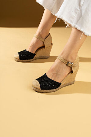 Pembe Potin Hasar Sargılı Dolgu Topuklu Dantel Detaylı Kadın Sandalet 69-74-24