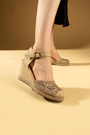 Pembe Potin Hasar Sargılı Dolgu Topuklu Dantel Detaylı Kadın Sandalet 69-74-24