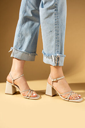 Pembe Potin İnce Bantlı Tokalı Kare Topuklu Kadın Ayakkabı 001-1060-25Rugan