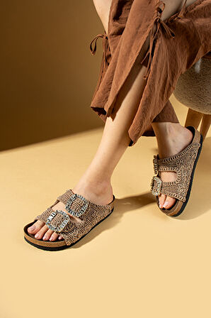 Pembe Potin Çift Toka Taş Detaylı Dantel Kumaş Comfort Kadın Terlik 51-0108-24Hasır