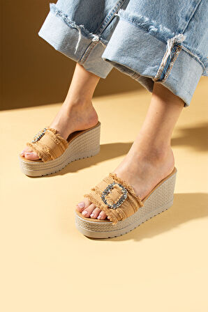 Pembe Potin Dolgu Topuklu Kumaş Bantlı Tokalı Kadın Terlik 59-98-25Keten