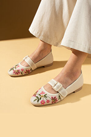 Pembe Potin Lazer Kesim Çiçek Desenli Kalın Tokalı Kadın Babet 69-012-25