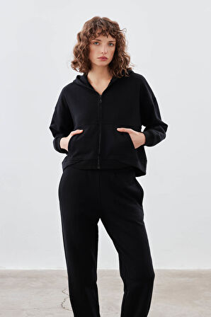 Kadın Pamuklu Üç İplik Cepli Kapişonlu Uzun Kollu Sweatshirt