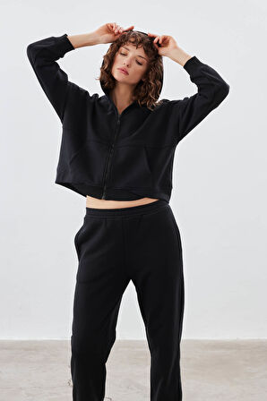 Kadın Pamuklu Üç İplik Cepli Kapişonlu Uzun Kollu Sweatshirt