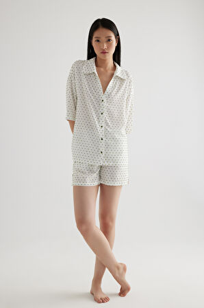 Kadın Dokuma Yırtmaç Detaylı Cepli Şort