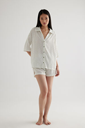 Kadın Dokuma Yırtmaç Detaylı Cepli Şort